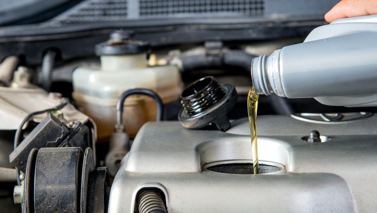 Comment utiliser l’additif nettoyant avec le carburant du véhicule ?